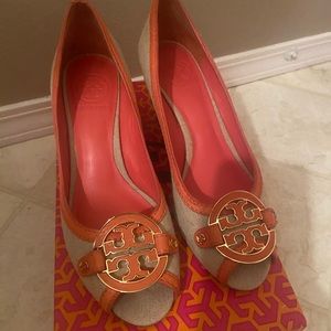 TORY BURCH WEDGE/ SHOES😍 SIZE 7.5🧡